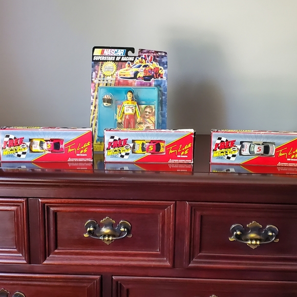 Terry LaBonte Figurine with 3 Die Cast Cars - Picture 3 of 3